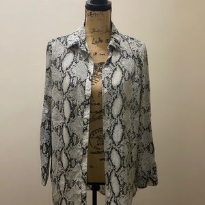 Trendy print button down top.